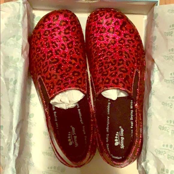 Spring Step Pink Leopard Clogs - Picture 1 of 5